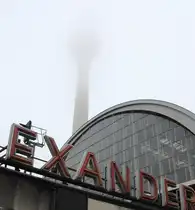 Impression vom Bahnhof Alexanderplatz. Der Fernsehturm ist kaum zu sehen..

Berlin Alexanderplatz, 17. Oktober 2016