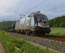 Der GySev Taurus 470 505 bespannte am 12.05.2015 einen leeren Autotransportzug in Fahrtrichtung Süden. Aufgenommen bei Harrbach.