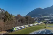 Am 4. Dezember 2016 wird ein EW-III-Pendelzug als RE Interlaken Ost - Zweisimmen von der Re 420 502 bei Oey in Richtung Erlenbach - Zweisimmen geschoben. Im Hintergrund sieht man die Rückseite des Niesen.