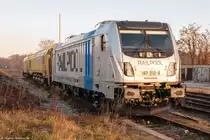 187 310-8 Railpool GmbH für wahrscheinlich evb logistik, stand mit einem Schienenschleifzug in Rathenow abgestellt. 04.12.2016