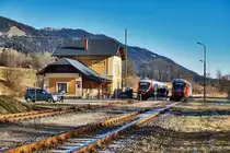 Zugkreuzung in Dellach im Gailtal.
LINKS: 5022 029-0  St. Andrä/Lavanttal  als R 4807 auf der Fahrt von Villach Hbf nach Kötschach-Mauthen an der Haltestelle Watschig. Aufgenommen am 8.12.2016.
RECHTS: 5022 023-3  Hermagor-Pressegger See  als R 4814 auf der Fahrt von Kötschach-Mauthen nach Villach Hbf.

In den letzten Betriebstagen wollen nun viele noch einmal mit der Bahn reisen.
Wie auf dem Bahnhsteig zu sehen ist, herrschte auch in Dellach ein reger Ansturm auf die beiden Züge.

Aufgenommen am 8.12.2016.