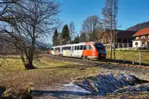 5022 023-3  Hermagor-Pressegger See  fährt als R 4814 (Kötschach-Mauthen - Villach Hbf) zwischen Postran und Hermagor vorüber.
Aufgenommen am 8.12.2016.