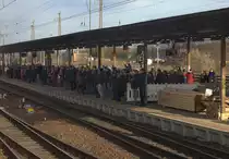 Das auf den Dampfsonderzug aus Sachsen wartende Begrüßungskomitee in Gößnitz ....
10.12.2016 13:03 Uhr