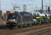 Eine MRCE Dispolok in Glauchau vor einem Autozug. 10.12.2016 12:40 Uhr aus dem vorbeifahrenden Dampfsonderzug aus aufgenommen.