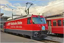 Die Ge 4/4 III erhalten nach einer umfassenden Revision auch auf beiden Stirnseiten ein Bündner Wappen, wie es die übrigen Triebfahrzeuge schon besitzen. Ge 4/4 III 644  Savognin  ist die erste Lok deren Wappen am Gleis 2 in Chur enthüllt wurde. In Anwesenheit von Presse und einigen Schaulustigen entfernten Verwaltungsratspräsident Stefan Engler, der RhB Direktor Renato Fasciati und der technisch Verantwortliche gemeinsam die Abdeckung. (12.12.2016)