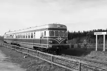 Nostalgie pur: ÖSEK 6645.02 und 5145.11 am 10.Dezember 2016 als SR 17334 in der ehemaligen Haltestelle Alberndorf a.d. Pulkau.