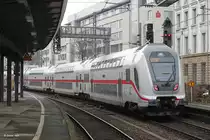 IC2 Dostos mit IC2044 in Wuppertal Hbf, am 12.12.2016.
