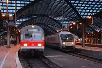 Am 10.12.2016 fuhr der letzte n-Wagen Zug in NRW in Form des Samstags Verstärkers auf dem RE1 nach Köln Messe/Deutz. Hier steht er gerade in Köln Hbf und wartet auf seine wohl letzte Abfahrt. 

Köln Hbf 10.12.2016