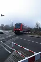Den mittelerweile zum Haltpunkt degradierten Bahnhof Kuchenheim verlässt der 620 036 als S23 nach Bonn Hbf. Der nächste Halt auf seinem Weg ist Odendorf. 3.12.2016