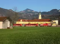 Die 1116 225 mit einem RJ am 10.12.2016 unterwegs bei Niederaudorf.