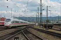 Einfahrt am Nachmittag des 09.07.2015 von 406 502-5 (4602) als ICE 504 (Basel SBB - Kökn Hbf) zusammen mit NS 406 551-2 (4651)  Amsterdam  als ICE 104 (Basel SBB - Amsterdam CS) in den Badischen Bahnhof von Basel. (Bild ist vom Bahnsteig aufgenommen worden)