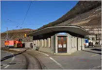 Impressionen vom Dépõt-Atelier AL in Aigle. Der  Inselbahnhof  weisst zwei Perronkanten auf, wobei am talseitigen Bahnsteig nicht gehalten wird. (14.12.2016)