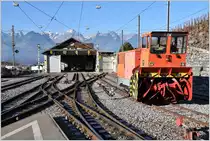 Impressionen vom Dépõt-Atelier AL in Aigle. Hier beschreiben die Züge nach Leysin eine Spitzkehre, damit das Triebfahrzeug über die steile Zahnradstrecke talwärts steht. Noch arbeitslos ist die ex BVB Schneeschleuder Xrot M920. (14.12.2016)