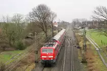 111 076 durchfährt zum Aufnahmezeitpunkt mit dem RE 4 den Bahnhof Kleinenbroich.
Aufnahmedatum: 5. Februar 2016
