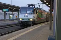 MRB-Ersatzverkehr mit der Press 145 023 in Plauen/ob. am 16.12.2016 als RE 3 nach Dresden. 