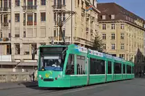 Be 6/8 Combino 311, auf der Linie 6, überquert die Mittlere Rheinbrücke. Die Aufnahme stammt vom 08.12.2016.