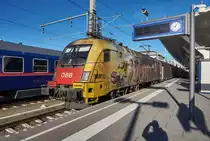 Die  ÖAMTC Lok  1116 153-8 hat mit dem IC 548 aus Flughafen Wien (VIE) den Zugendbahnhof Salzburg Hbf erreicht.
Nachdem es schon einen Tag vor Fahrplanwechsel war, wurde auch dieser IC schon mit einer railjet-Garnitur bedient.
Aufgenommen am 10.12.2016.