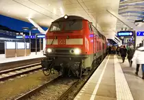 218 403-4 trifft mit der RB 63057 von Landshut (Bay) Hbf in Salzburg Hbf ein.
Aufgenommen am 10.12.2016.