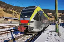 Ein ETR 170 der SAD hält als R 1858, auf der Fahrt von Lienz nach Fortezza/Franzensfeste, im Grenzbahnhof San Candido/Innichen.
Aufgenommen am 23.12.2016.