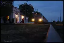 Blick über die schmalspurigen Gleise am Abend des 10.10.2016 auf den Planzug nach Rudnisa im Bahnhof Berschad.