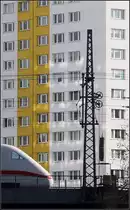 Zug und Mast vor Hochhaus -

Bei der Station Jannowitzbrücke der Berliner Stadtbahn.

24.02.2016 (M)