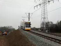 MVG Stadler Variobahn 223 am 17.12.16 in Mainz beim Überqueren der A60