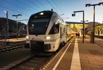 4010 607 wartet in Salzburg Hbf, auf die Abfahrt als west 927 nach Wien Westbahnhof.
Aufgenommen am 10.12.2016.