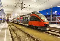 4023 007-0 wartet in Salzburg Hbf, auf die Abfahrt als S2 3071 nach Straßwalchen.
Aufgenommen am 10.12.2016.