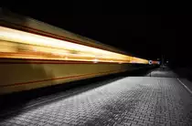 Ausfahrt des SR 17403 (Salzburg Mülln-Altstadt - Spittal-Millstättersee - Lienz) aus dem Bahnhof Greifenburg-Weißensee.
Aufgenommen am 10.12.2016.