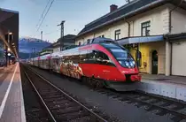 4024 122-6  Sonnenstadt Lienz  hält als S1 4252 (Lienz - Friesach) im Bahnhof Spittal-Millstättersee.
Aufgenommen am 17.12.2016.