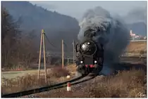 Die SZ Dampflok 33-037 fährt mit dem Weihnachtszug 15021 von Ljubljana nach Novo Mesto. Ivančna Gorica 17.12.2016