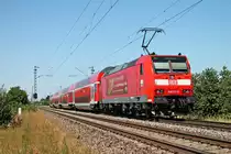 Nachschuss auf die Freiburger 146 111-0  Baden Württemberg erfahren , als sie bei Hügelheim ihren RE (Basel Bad Bf - Offenburg) in Richtung ihres nächsten Zwischenhalt in Heitersheim schiebte.