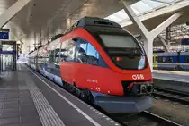 4023 007-0 bei der Ankunft als S2 3058 von Straßwalchen in Salzburg Hbf. Etwas später ging es dann wieder als S2 3063 nach Straßwalchen zurück.
Aufgenommen am 10.12.2016.