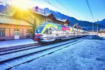 ETR 170 007  James Bond  fährt als R 1853, auf der Fahrt von Fortezza/Franzensfeste nach Lienz, in Grenzbahnhof San Candido/Innichen ein.
Aufgenommen am 23.12.2016.