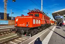 1020 018-6 bei der Ankunft mit dem SR 17406 aus Lienz, im Salzburger Hauptbahnhof.
Aufgenommen am 10.12.2016.