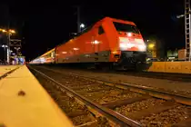 101 075-0 hält mit dem EC 115  Wörthersee  (Münster (Westf) Hbf - Klagenfurt Hbf) in Spittal-Millstättersee.
Aufgenommen am 29.12.2016.