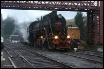 L 3535 hat am Abend des 13.10.2016 ihren Sonderzug im Bahnhof Vorokta verlassen und wird für eine Übernachtung unter freiem Himmel vorbereitet. Derweil wurde die Reisegesellschaft der begleitenden Fotografen in umliegende Hotels gebracht.