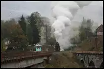 Rechts die alte und links die neuere Brücke nahe Vorochta. L 3535 beginnt hier mit der Überquerung am 14.10.2016 in Richtung Rachiv.
