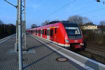 Nachschuß auf eine nach Essen fahrende S6 in Düsseldorf-Eller-Süd. 17.12.2016