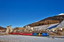 Die Ge 4/4 III 652  HCD  fährt am Kieswerk Davos mit einem R aus Davos Platz nach Filisur vorbei.Bild vom 3.1.2017