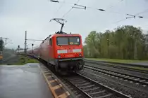 Am 17.04.2016 schiebt die BR 114 (114 020) den RE 50  RE 4506  nach Fulda. Aufgenommen im Bahnhof Schlüchtern.
