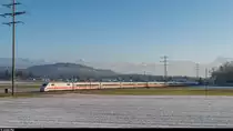 Ein ICE 1 fährt am 3. Januar 2017 als ICE Interlaken Ost - Hamburg Altona bei Kiesen vorüber.