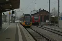 Der Fotograf auf dem Bahnsteig Gleis 3 im Sinsheimer Hbf, am Bahnsteig steht der AVG 924 als S42 nach Heilbronn, auf dem Abstellgleis steht ein 425 und ganz rechts ist die Anlage der Kraichgauer Eisenbahnfreunde zu sehen. 31.12.2016