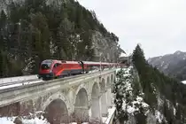 Einer der neuen Railjets, die Garnitur 54 mit der dazugehörigen Lok 1116 154, ist am 4.1.2016 als RJ 653 nach Graz unterwegs. Er konnte bei der Überquerung des Krausel-Klause-Viadukts fotografisch festgehalten werden.