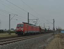 Die erste ihrer Art, ist die 189 001-1 die hier mit einem Selbstentladewagenganzzug durch Kleinenbroich in Richtung Mönchengladbach fahrend vor meine Kamera geriet.
7.1.2017