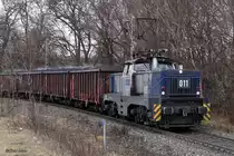 RBH 011 (Henschel E1200 - Baujahr 1984 - Nr.32773 -Bo´Bo´ - 1600kw - 100kmh) ist mit einem Ealos-Zug, beladen mit frischem Koks, von der Kokerei Prosper kommend in Richtung Hafen unterwegs. Bottrop-Welheimer Mark. 09.01.2017