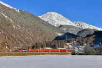 Ge 4/4 II 615 mit einem R nach Scuol-Tarasp am 12.11.2016 bei Zernez. 