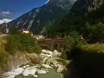 Die MGB Deh 4/4 II Nr. 93  Oberwald  überquert am 28.8.16 um Punkt 13.00 Uhr mit einen Pendel der Matterhorn-Gotthard-Bahn (MGB)die Eisenbahnbrücke Reussbrücke, kurz vor Ankunft in Göschenen.
Zuvorderst die MGB Lok Deh 4/4 II Nr. 93  Oberwald  mit der beiden 2. Kl. Waggons 
 B 4271  und  B 4254  und den 2. Kl. MGB-Steuerwagen  ABt 4159  wo der zuhinterst ein kleiner 1. Kl. Abteil ist. 