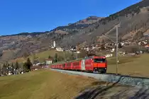 Ge 4/4 III 645 mit einem RE nach Davos Platz am 28.12.2016 bei Saas. 
