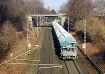 Ein langer Kalkzug aus Hermalle-Huy(B) nach Oberhausen-West(D).
Aufgenommen von einer Eisenbahnbrücke in Erkelenz-Bellinghoven.
Bei Sonnenschein am Kalten Mittag vom 29.12.2016.